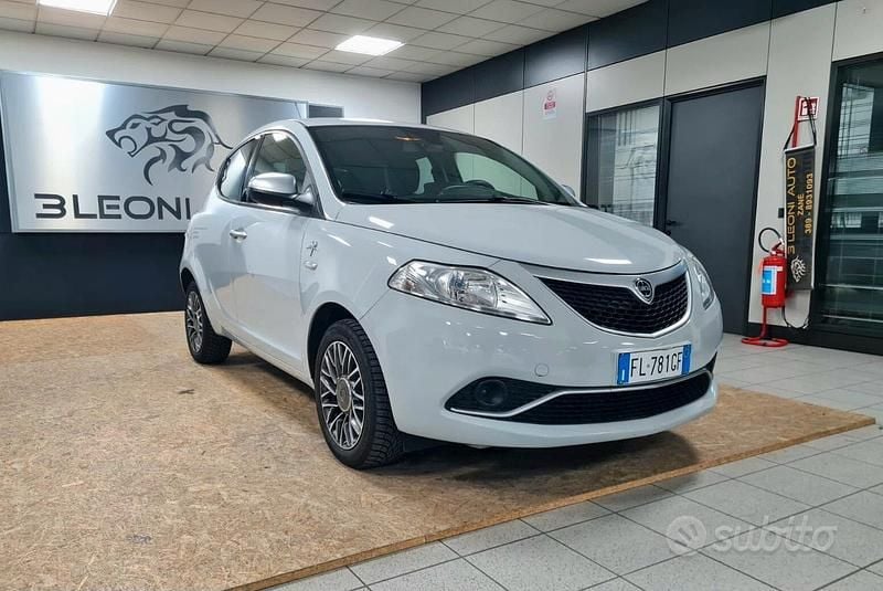 Usata Lancia Ypsilon 69 CV (50 kW) 2017 Grigio Utilitaria
