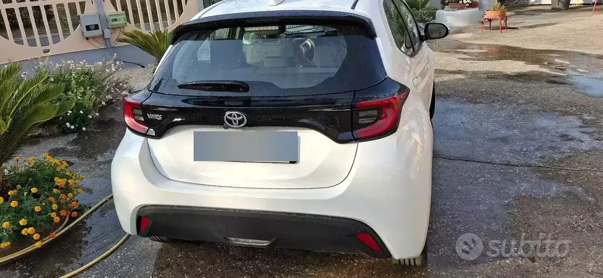 Usata Toyota Yaris 72 CV (52 kW) 2022 Bianco Utilitaria