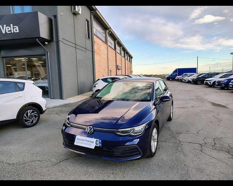 Usata VW Golf VIII Life 131 CV (96 kW) 2023 Blu Berlina