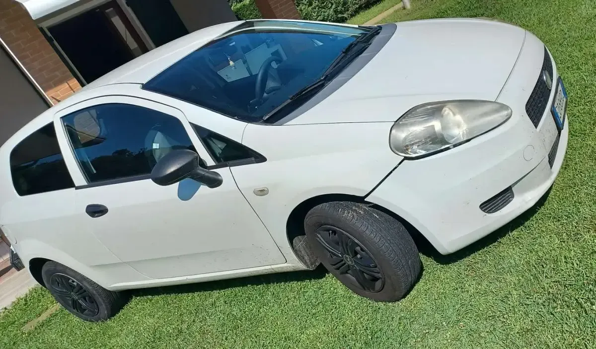 Usata Fiat Grande Punto 75 CV (55 kW) 2010 Giallo Utilitaria