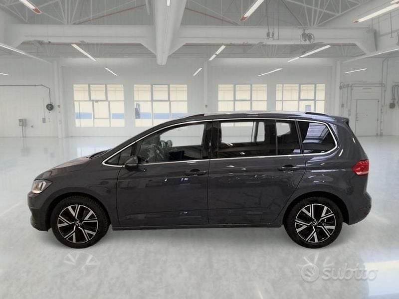 Usata VW Touran Executive 150 CV (110 kW) 2022 Grigio scuro metallizzato Monovolume