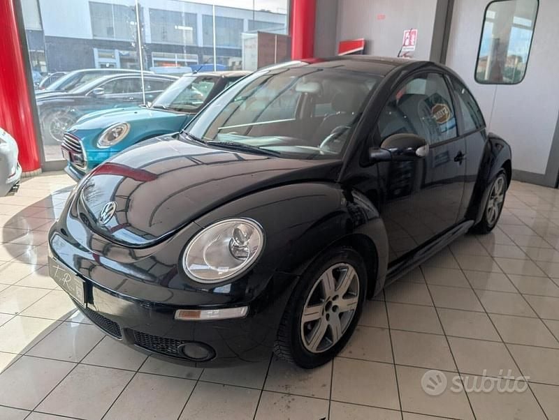 Usata VW New Beetle 105 CV (77 kW) 2007 Nero Utilitaria