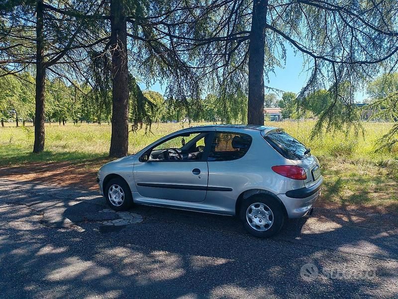 Usata Peugeot 206 60 CV (44 kW) 2000 Grigio Utilitaria