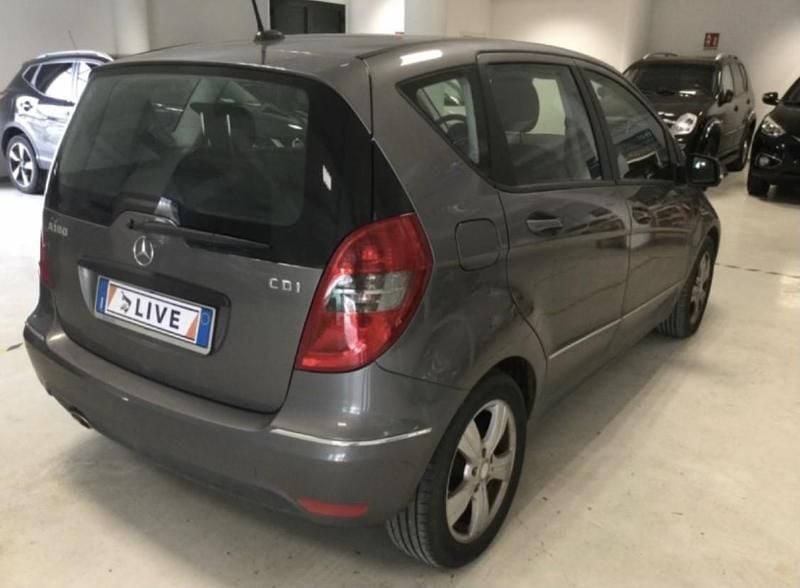 Usata Mercedes A180 Elegance 108 CV (79 kW) 2010 Grigio Monovolume