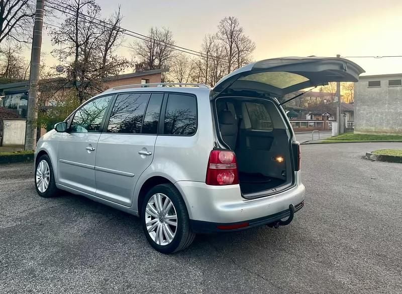 Usata VW Touran Highline 170 CV (125 kW) 2011 Argento Monovolume
