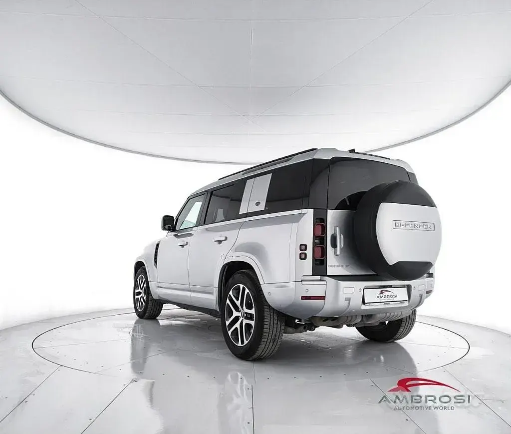 Usata Land Rover Defender SE 250 CV (183 kW) 2023 Grigio SUV