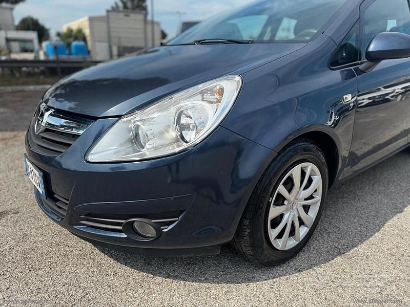 Usata Opel Corsa Club 2009 Blu Berlina