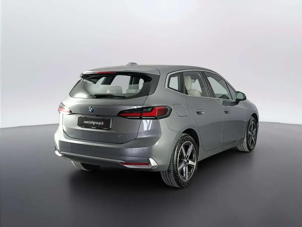 Usata BMW 218 Active Tourer Luxury Line 150 CV (110 kW) 2023 Grigio Monovolume
