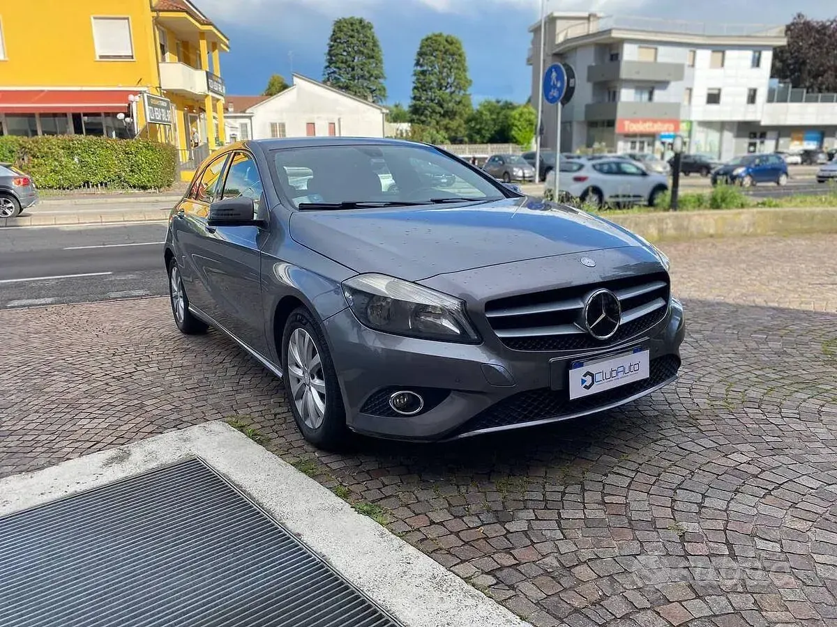 Usata Mercedes A180 Premium 122 CV (89 kW) 2012 Grigio Berlina