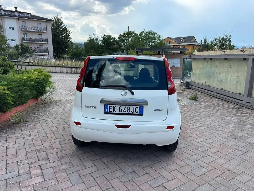 Usata Nissan Note 90 CV (66 kW) 2012 Bianco Utilitaria