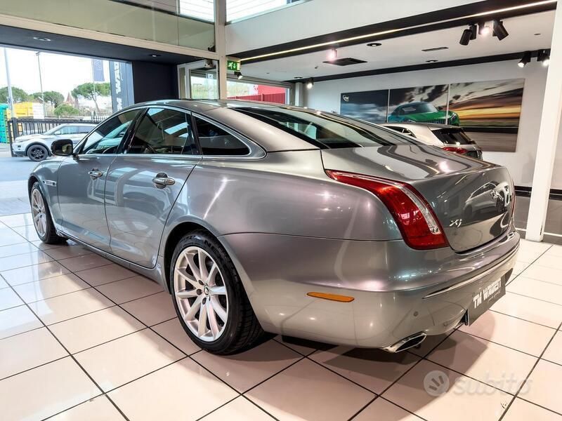 Usata Jaguar XJ Premium Luxury 275 CV (202 kW) 2011 Grigio Berlina