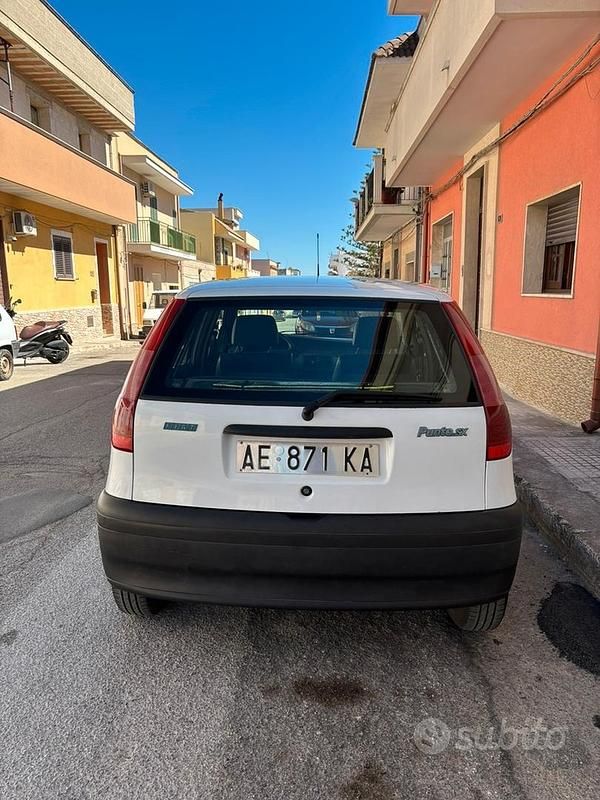 Usata Fiat Punto 54 CV (39 kW) 1995 Bianco Utilitaria