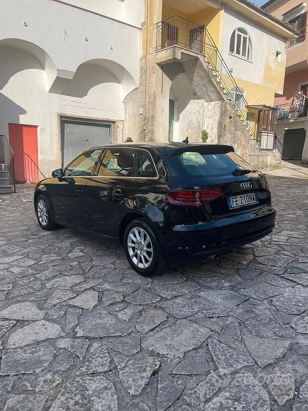 Usado Audi A3 Ambition 110 CV (80 kW) 2016 Negro Berlina