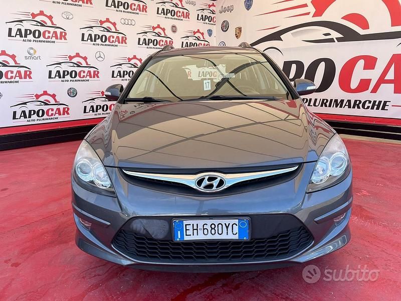 Usata Hyundai i30 Comfort 90 CV (66 kW) 2011 Grigio Berlina