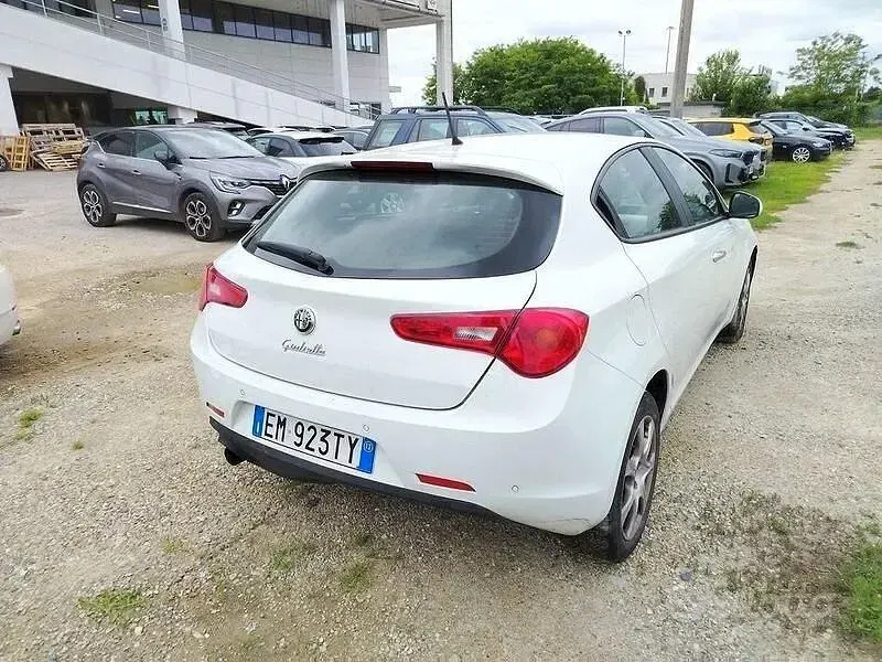 Usata Alfa Romeo Giulietta Progression 105 CV (77 kW) 2012 Bianco Utilitaria