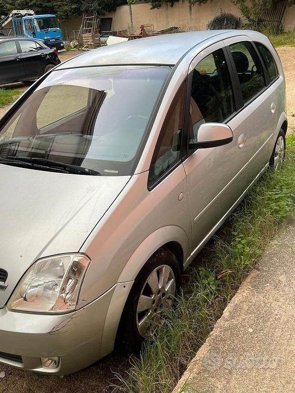 Usata Opel Meriva 101 CV (74 kW) 2005 Grigio Monovolume