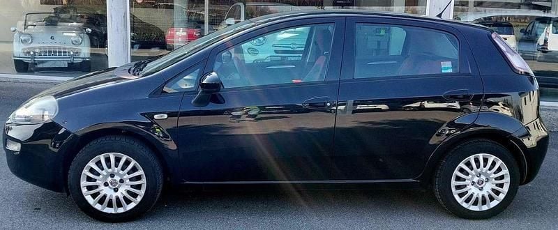 Usata Fiat Grande Punto 69 CV (50 kW) 2012 Nero Utilitaria