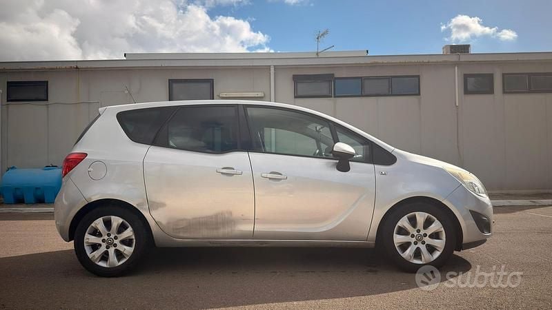 Usata Opel Meriva Cosmo 120 CV (88 kW) 2013 Grigio Monovolume