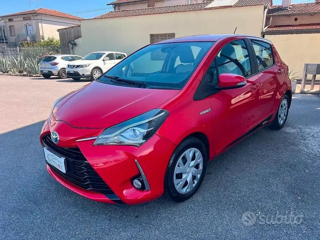 Usata Toyota Yaris Hybrid Active 73 CV (53 kW) 2018 Rosso Berlina