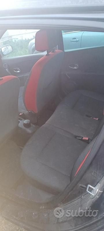 Usata Renault Clio II 70 CV (51 kW) 2006 Grigio Berlina