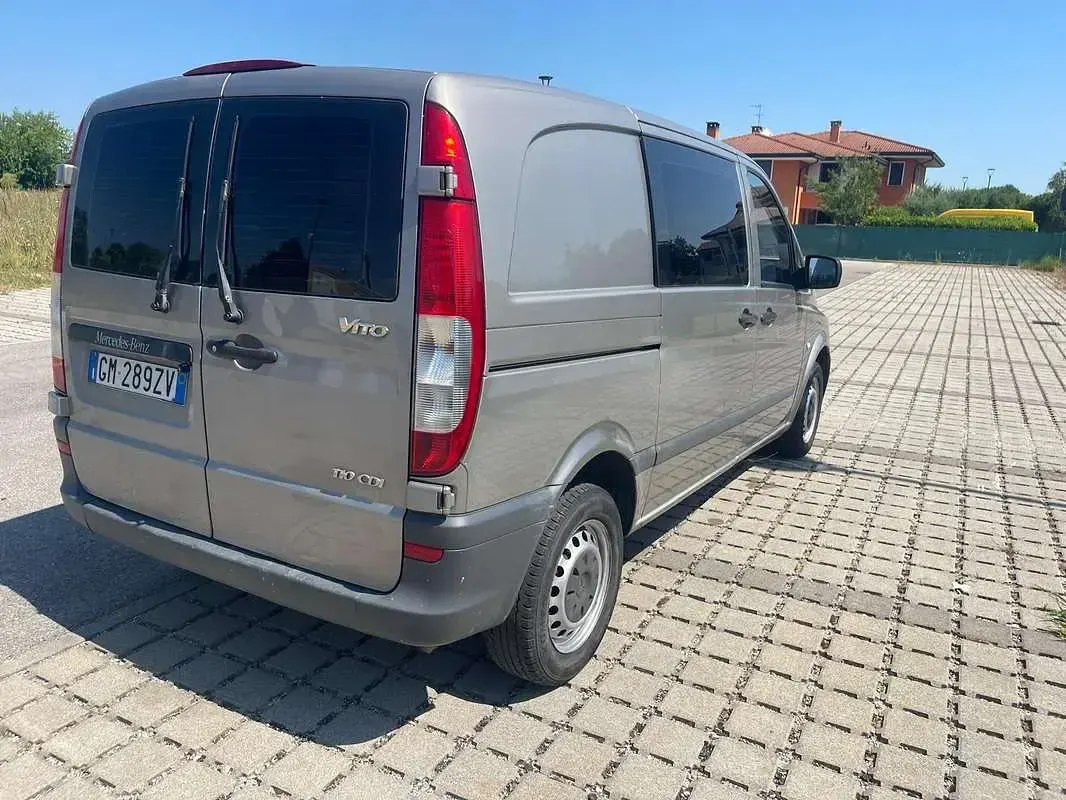 Usata Mercedes Vito 95 CV (69 kW) 2013 Grigio Furgone