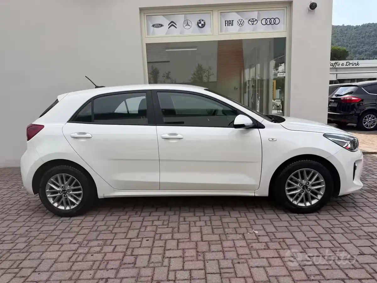 Usata Kia Rio 84 CV (61 kW) 2018 Bianco Berlina