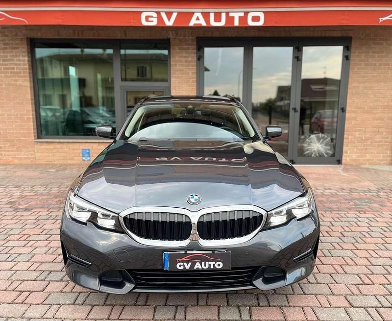 Usata BMW 318 Sport Line 150 CV (110 kW) 2022 Grigio Station wagon