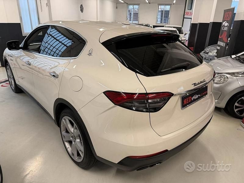 Usata Maserati Levante 350 CV (257 kW) 2021 Bianco SUV
