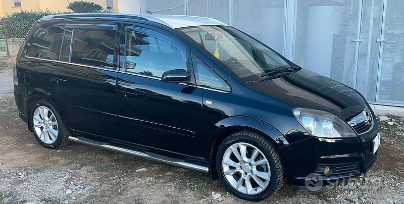 Usata Opel Zafira 2006 Nero Monovolume