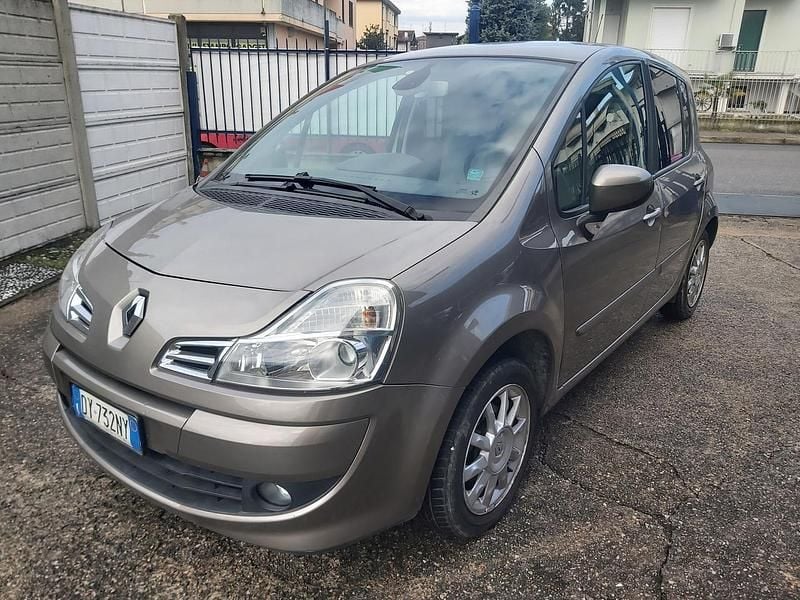 Usata Renault Modus Dynamique 74 CV (54 kW) 2009 Oro Monovolume