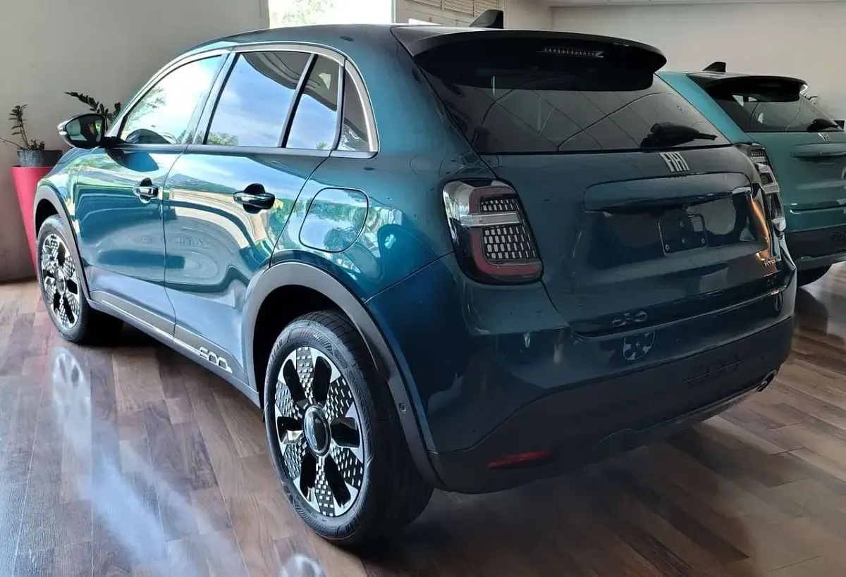 Nuova Fiat 600 La Prima 110 CV (80 kW) 2026 Verde SUV