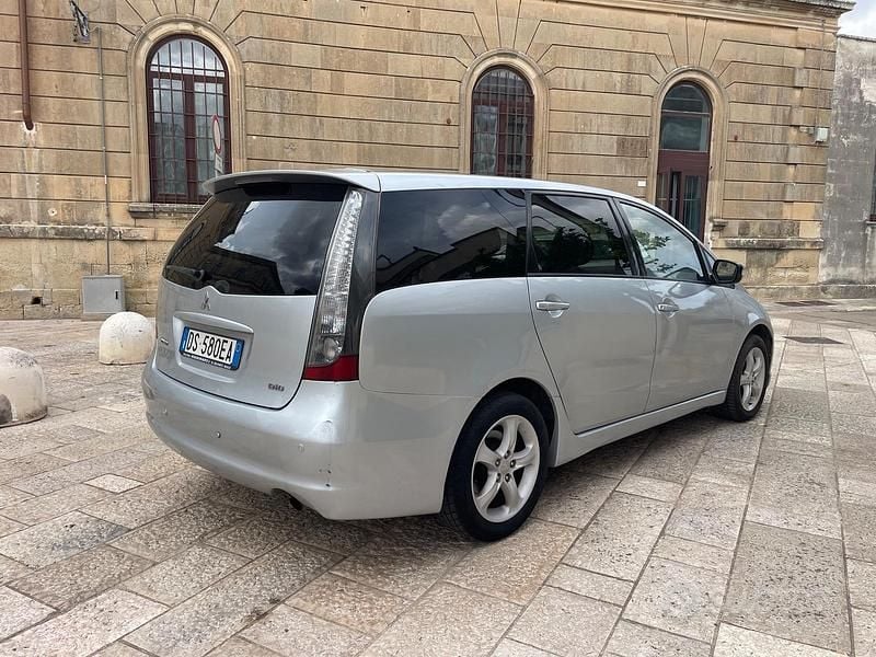 Usata Mitsubishi Grandis Intense 135 CV (99 kW) 2008 Grigio Monovolume