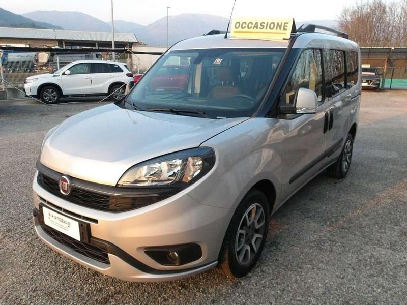 Usata Fiat Doblò Trekking 120 CV (88 kW) 2022 Argento Monovolume