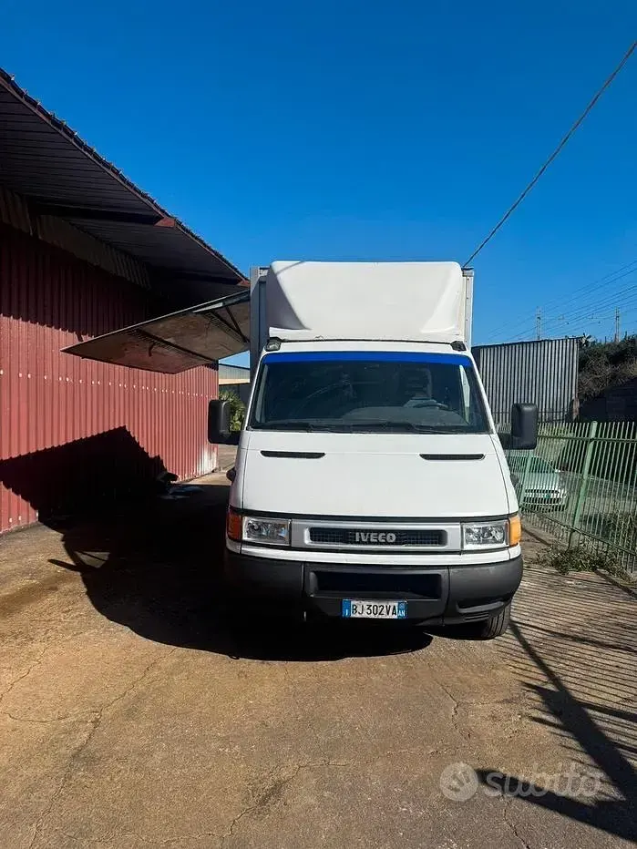 Usata Iveco Daily 125 CV (91 kW) 2004 Bianco Berlina