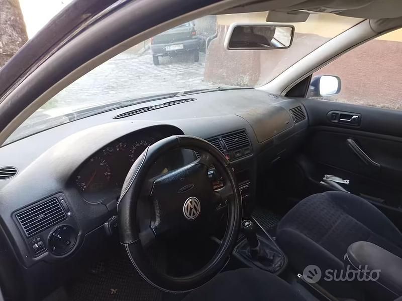 Begagnad VW Golf IV 90 HK (66 kW) 2003 Blå Kombi