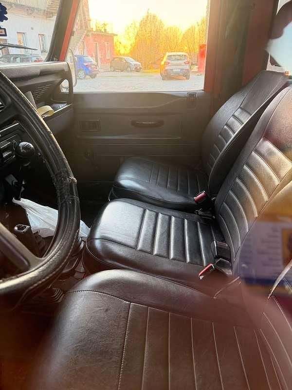 Usata Land Rover Defender 109 CV (80 kW) 1990 Rosso SUV