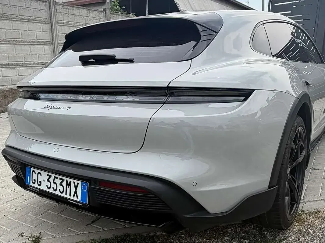 Usata Porsche Taycan 4 Cross Turismo Cross Turismo 139 kW (190 CV) 2021 Grigio Station wagon