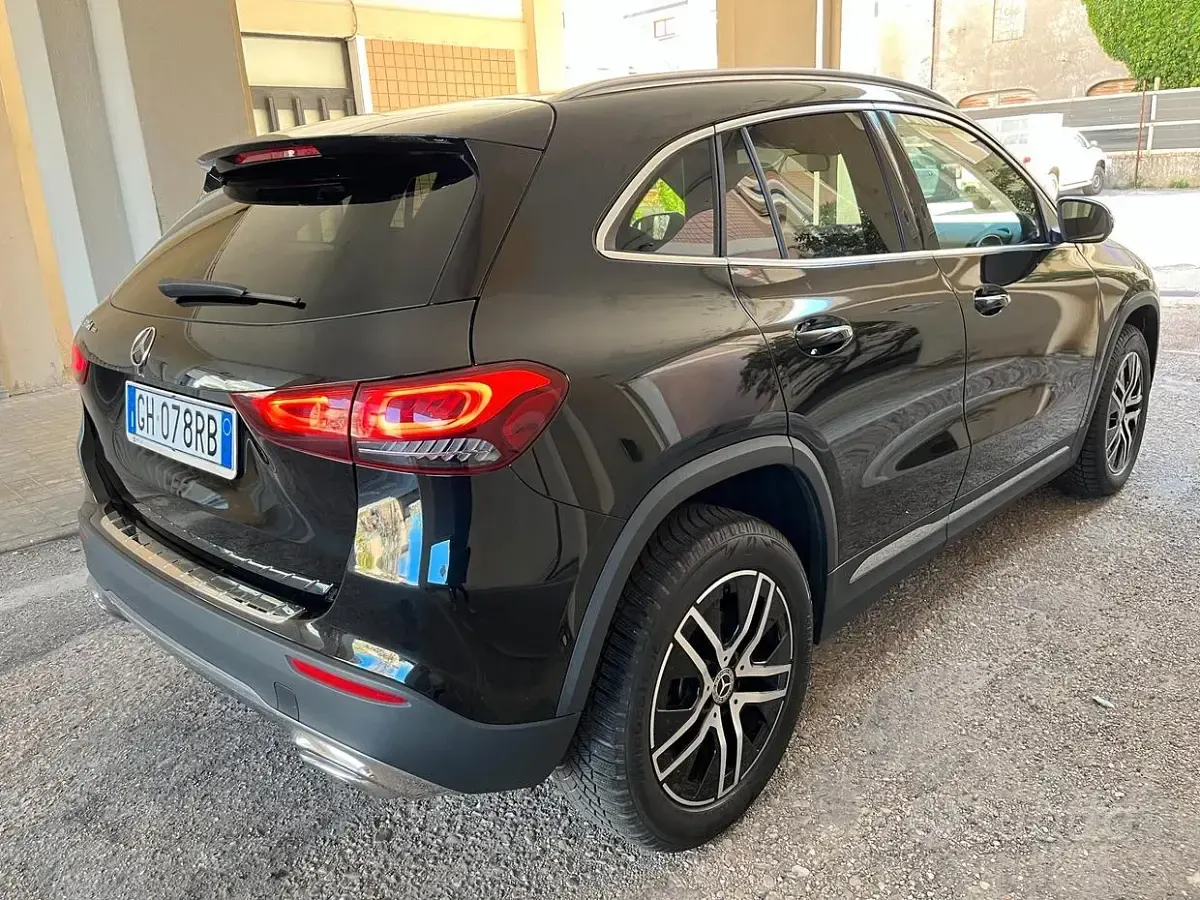 Usata Mercedes GLA180 116 CV (85 kW) 2022 Nero SUV