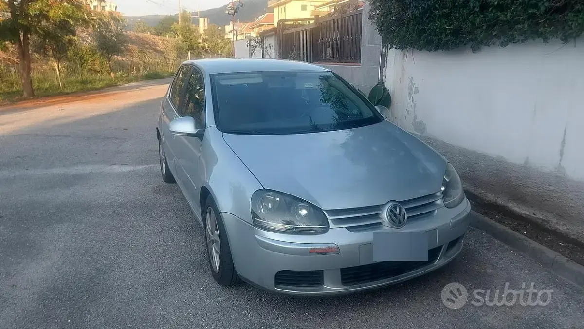 Usata VW Golf IV 105 CV (77 kW) 2005 Marrone Berlina