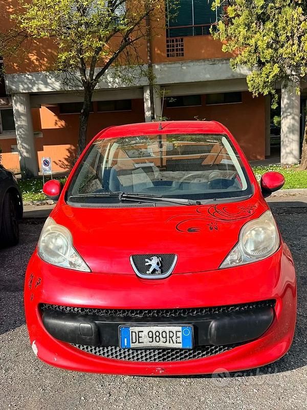 Usata Peugeot 107 68 CV (50 kW) 2007 Rosso Utilitaria