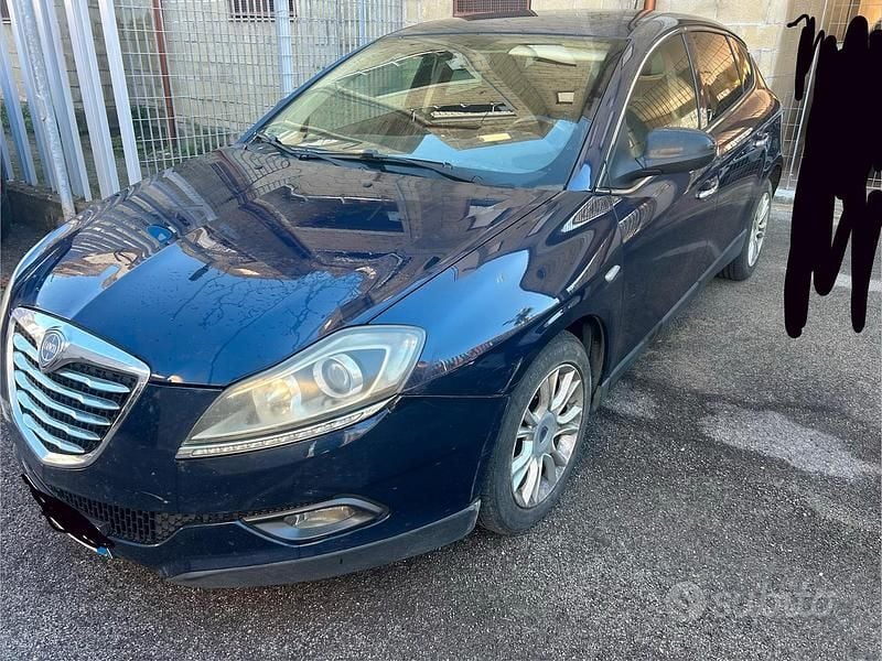 Usata Lancia Delta 120 CV (88 kW) 2011 Blu Utilitaria