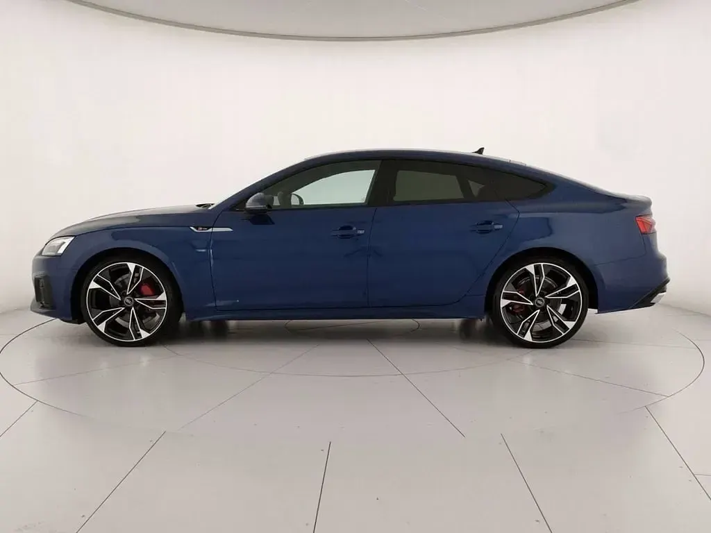 Nuova Audi A5 Sportback S-Line 204 CV (150 kW) 2025 Blu ascari metallizzato Utilitaria