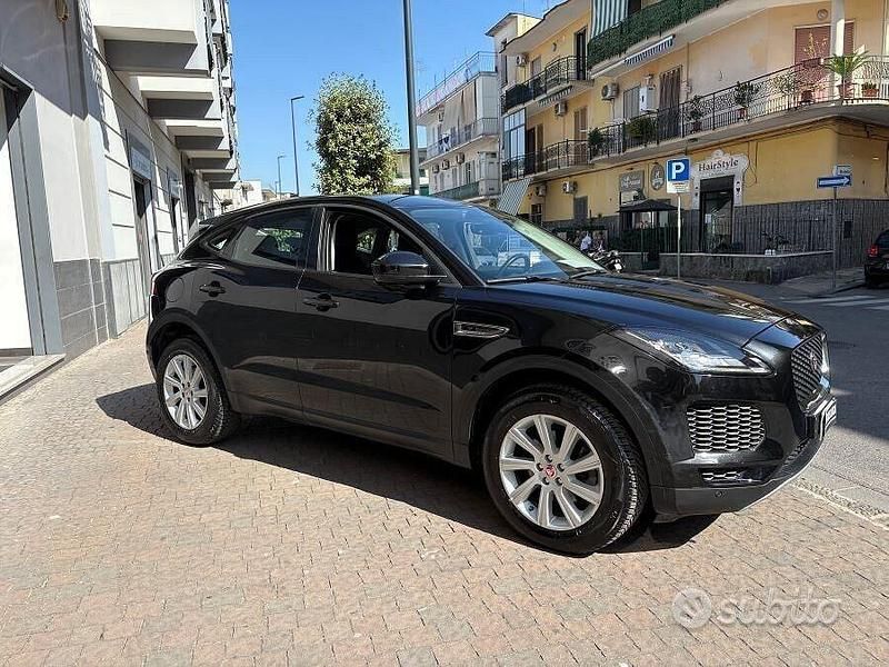 Begagnad Jaguar E-Pace R-Dynamic 150 HK (110 kW) 2019 Svart SUV