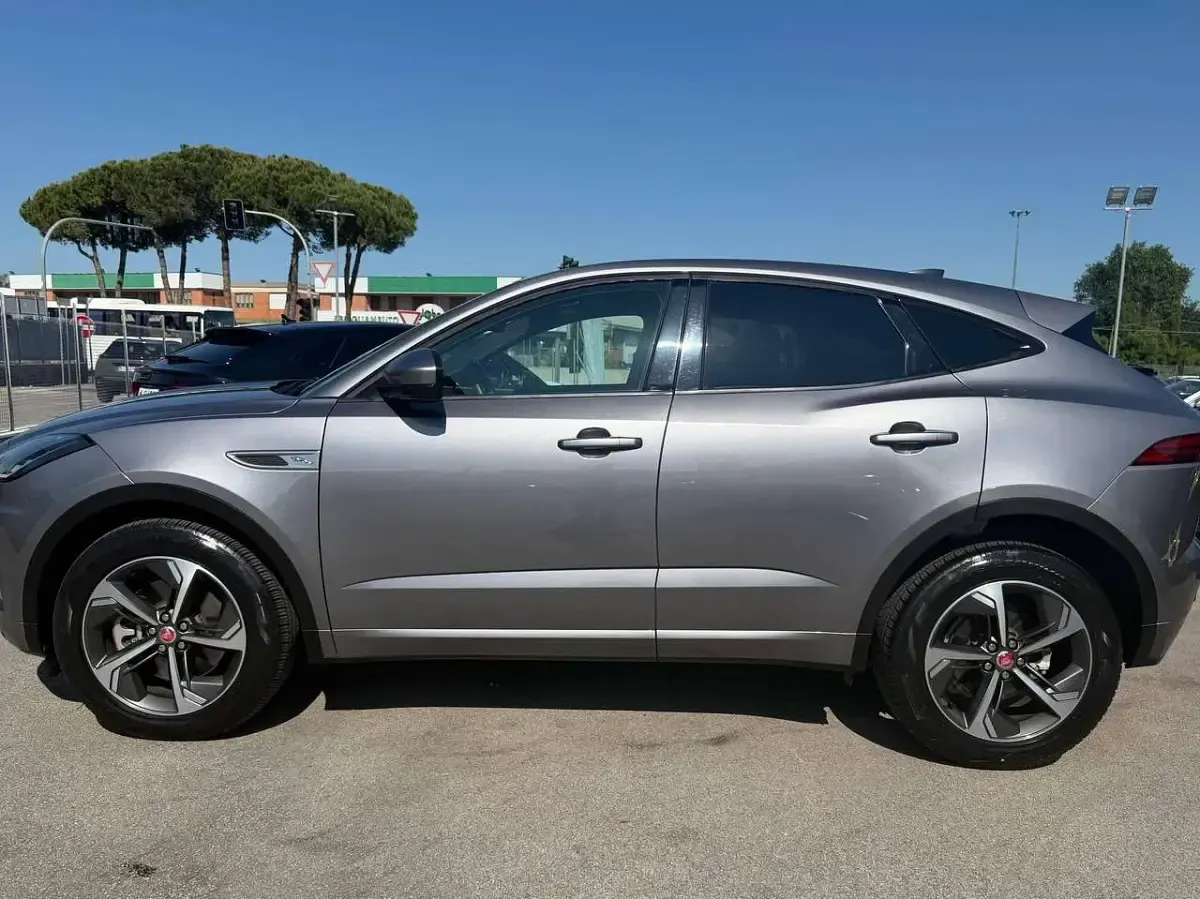 Usata Jaguar E-Pace R-Dynamic 163 CV (119 kW) 2022 Grigio scuro metallizzato SUV