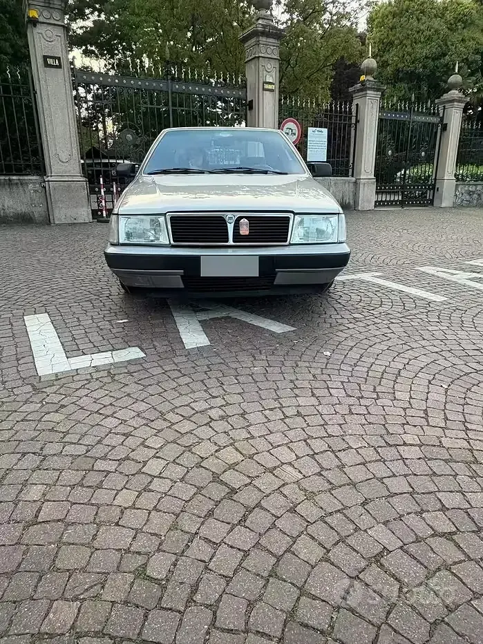 Käytetty Lancia Thema 120 HP (88 kW) 1987 Harmaa Sedan