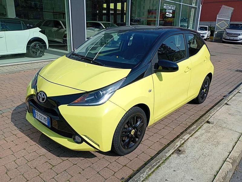 Usata Toyota Aygo X-cite 69 CV (50 kW) 2016 Giallo Utilitaria