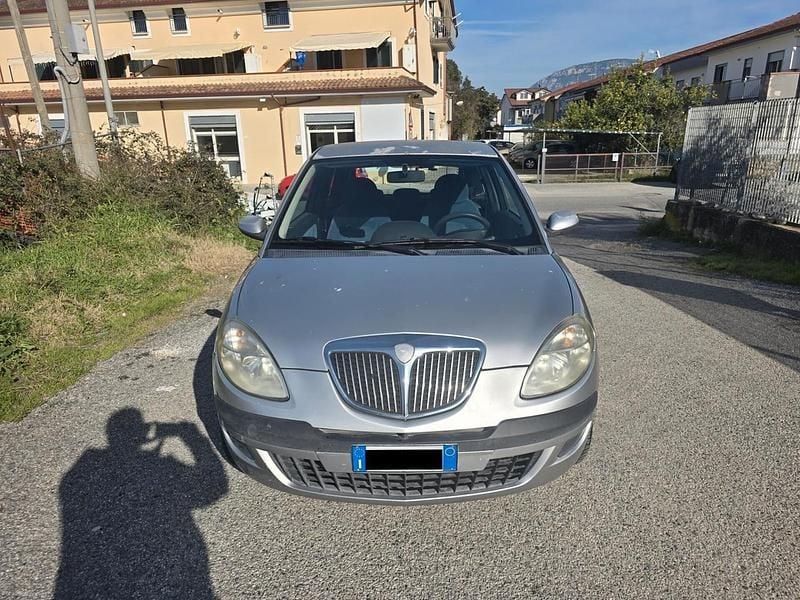 Usata Lancia Ypsilon 70 CV (51 kW) 2006 Oro Utilitaria