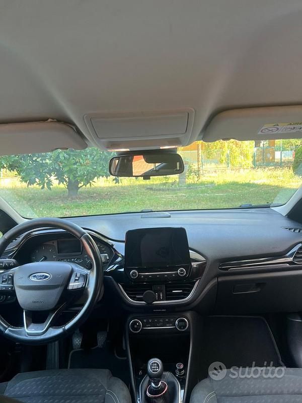 Usata Ford Fiesta 101 CV (74 kW) 2018 Grigio Utilitaria