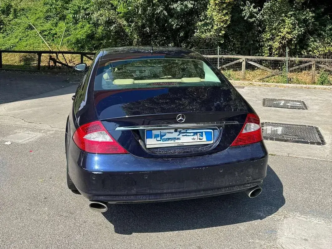 Usata Mercedes CLS320 224 CV (164 kW) 2007 Blu/azzurro Coupé