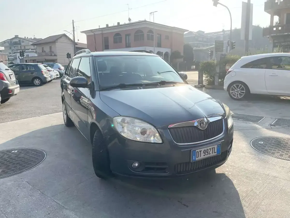 Usata Skoda Fabia Style 69 CV (50 kW) 2009 Grigio Station wagon